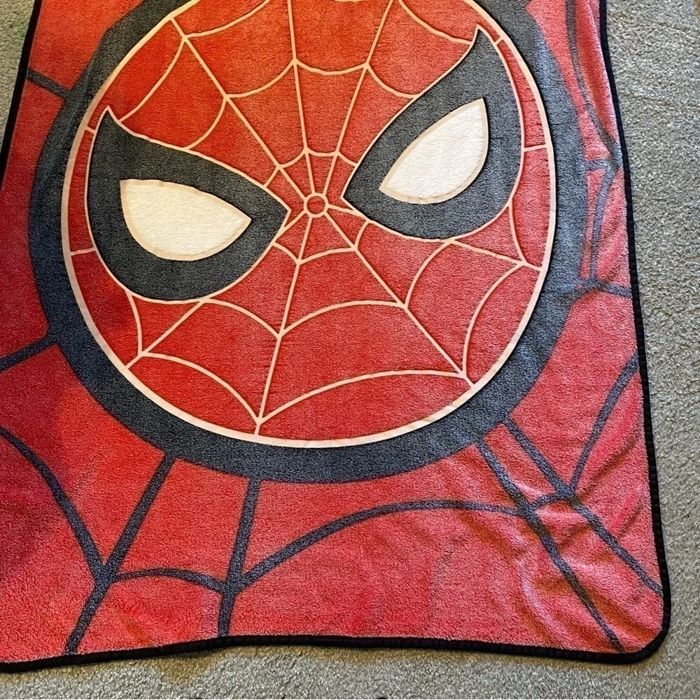 Spider-Man Fleece Throw Blanket Red Marvel Kids Bedding